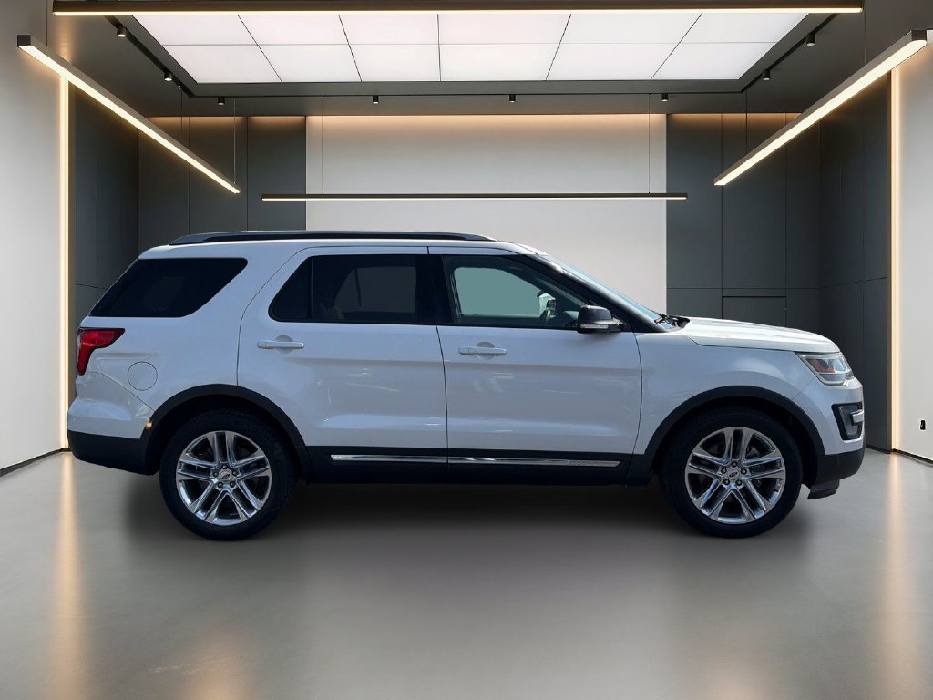 Used 2016 Ford Explorer XLT w/ Equipment Group 202A FWD image 7