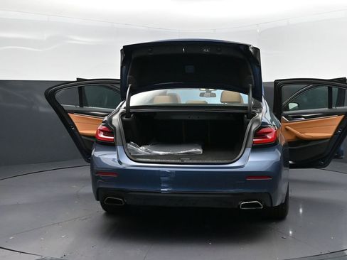 Used 2023 BMW 530e xDrive w/ Convenience Package image 51