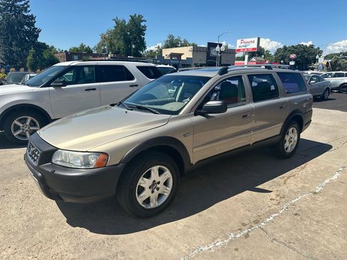 Used 2005 Volvo XC70 AWD/4WD image 1
