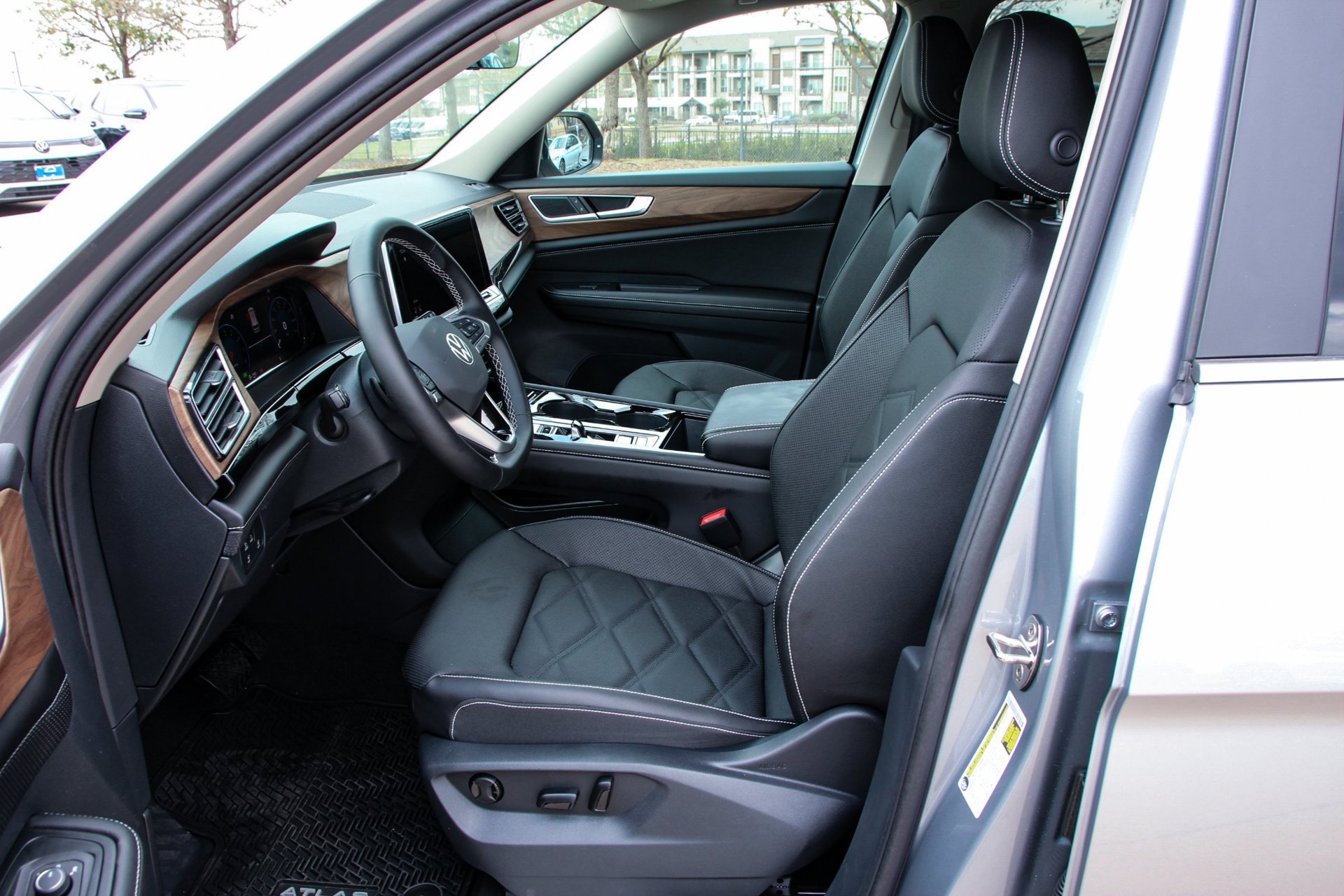 Used 2026 Volkswagen Atlas SE FWD image 10