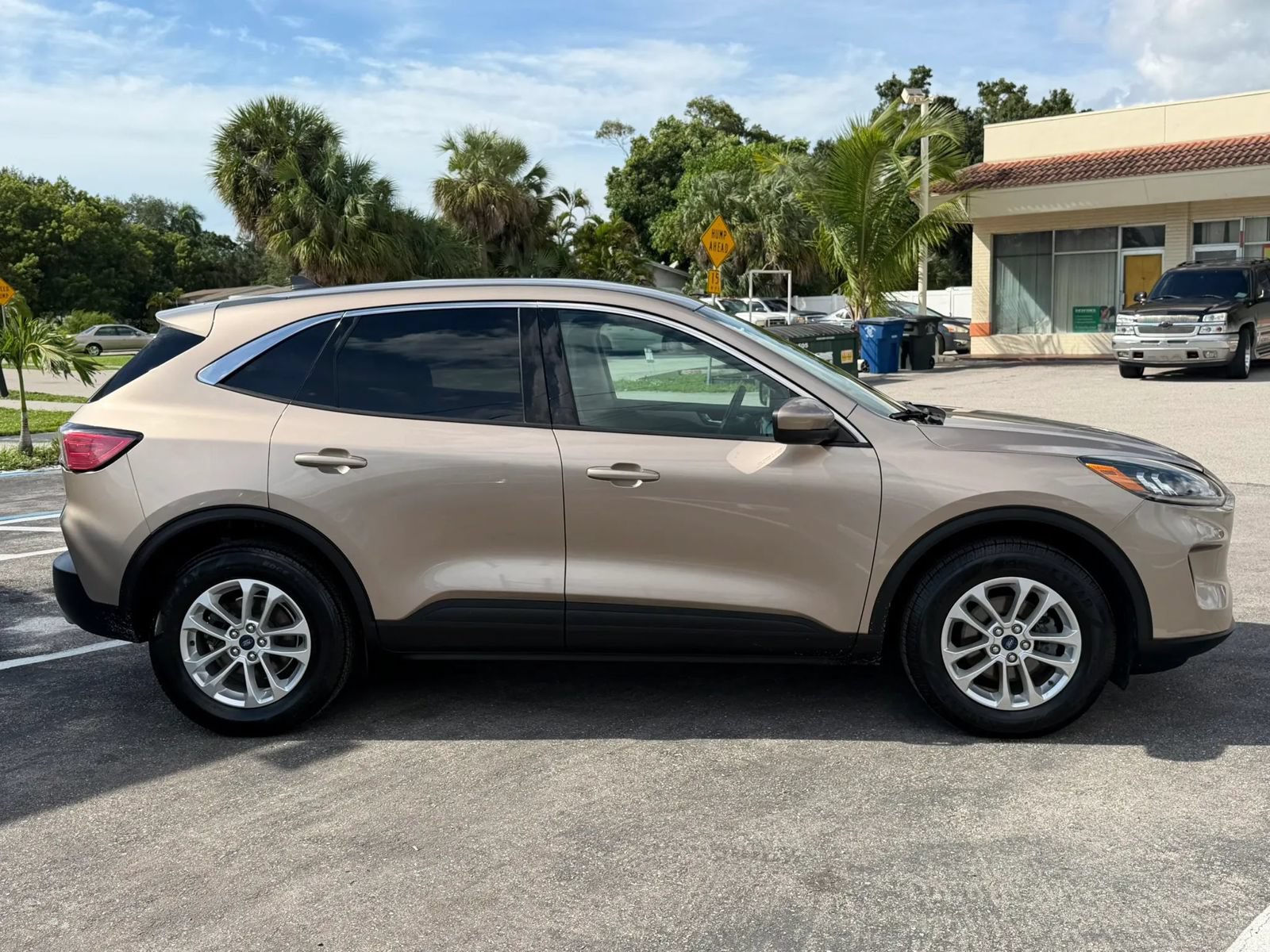 Used 2020 Ford Escape SE AWD/4WD image 4