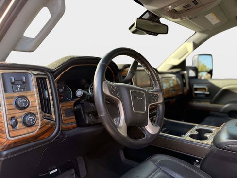 Used 2017 GMC Sierra 2500 Denali w/ Duramax Plus Package image 10