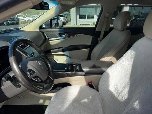 Used 2016 Lincoln MKX Reserve w/ Climate Package FWD image 5