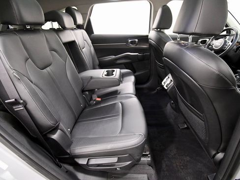 Certified 2025 Kia Sorento S w/ Panoramic Sunroof Package image 18