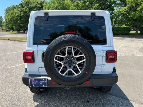 Used 2025 Jeep Wrangler Unlimited Sahara AWD/4WD image 9