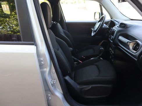 Used 2017 Jeep Renegade Latitude w/ Cold Weather Group AWD/4WD image 22