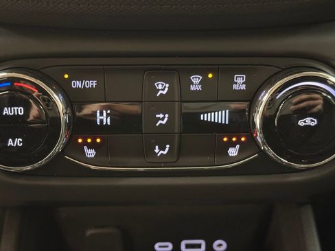 Used 2022 Chevrolet TrailBlazer LT w/ Convenience Package image 38