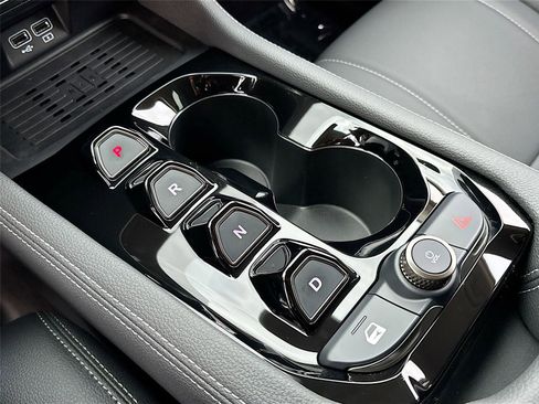 New 2025 VinFast VF 8 Eco AWD/4WD image 16