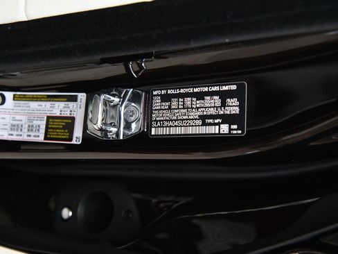 Used 2025 Rolls-Royce Cullinan image 32