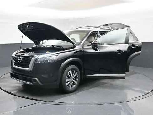 Used 2025 Nissan Pathfinder SL FWD image 39