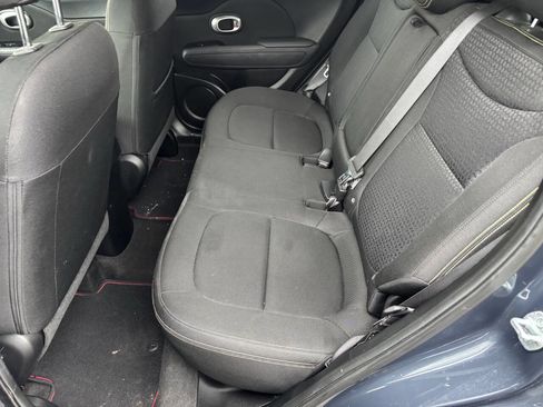 Used 2014 Kia Soul + FWD image 12