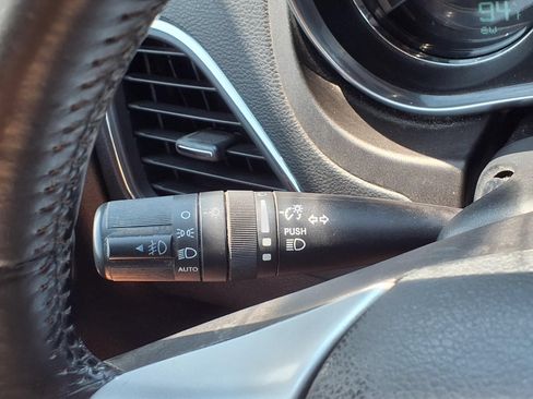 Used 2011 Chrysler 200 Limited FWD image 21