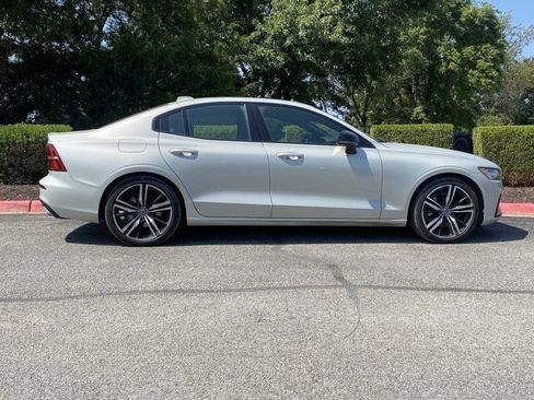 Used 2020 Volvo S60 T5 R-Design FWD image 2