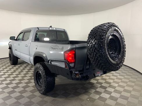 Used 2018 Toyota Tacoma TRD Off-Road w/ TRD Premium Off Road Package AWD/4WD image 8