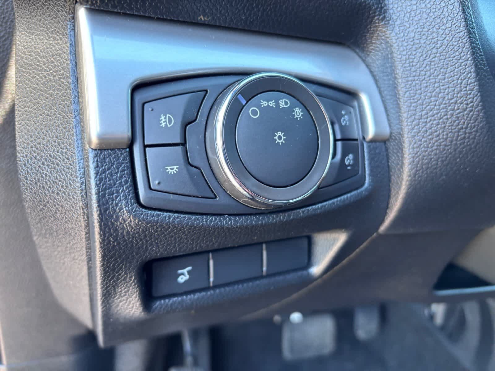 Used 2017 Ford Explorer XLT w/ Equipment Group 201A FWD image 17