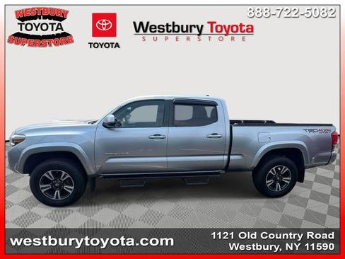 Used 2017 Toyota Tacoma TRD Sport w/ Tow Package AWD/4WD image 11