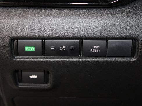 Used 2025 Nissan Sentra SV FWD image 37