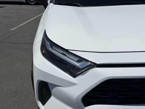 Used 2022 Toyota RAV4 XLE FWD image 5