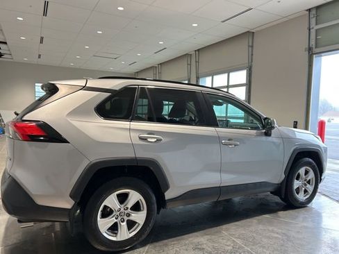 Used 2021 Toyota RAV4 XLE w/ Convenience Package image 9
