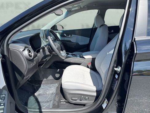 Used 2023 Hyundai Kona SE image 9