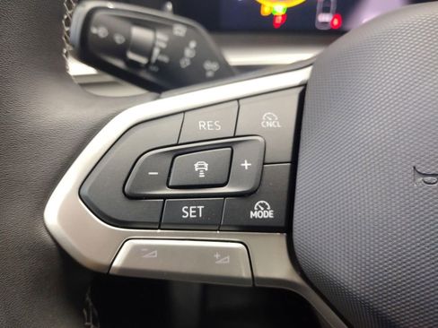 New 2025 Volkswagen Tiguan SE image 23