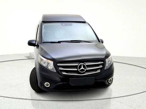 Used 2019 Mercedes-Benz Metris Passenger image 3