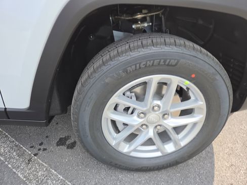 New 2026 Jeep Grand Cherokee Laredo X AWD/4WD image 28