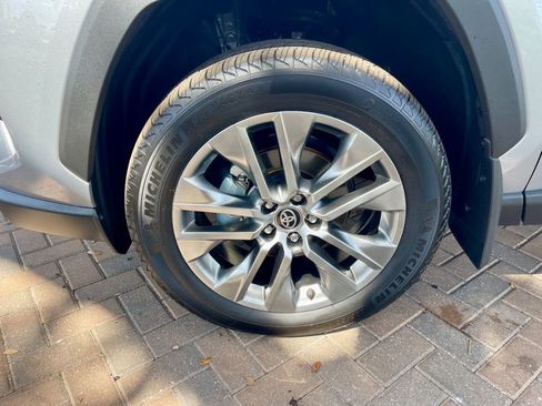 Used 2025 Toyota RAV4 XLE Premium image 10