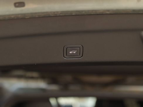 Used 2023 Chevrolet Suburban Premier RWD image 31