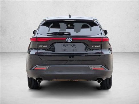 Certified 2022 Toyota Venza LE image 6