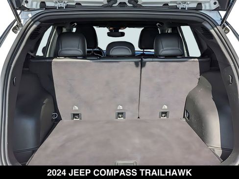 Used 2024 Jeep Compass Trailhawk AWD/4WD image 8