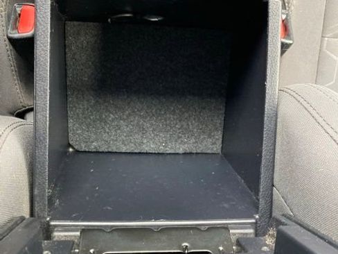 Used 2017 Toyota Tacoma TRD Sport w/ Tow Package (A/T) image 37