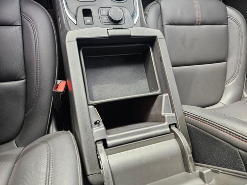 Used 2023 Chevrolet Traverse RS image 25