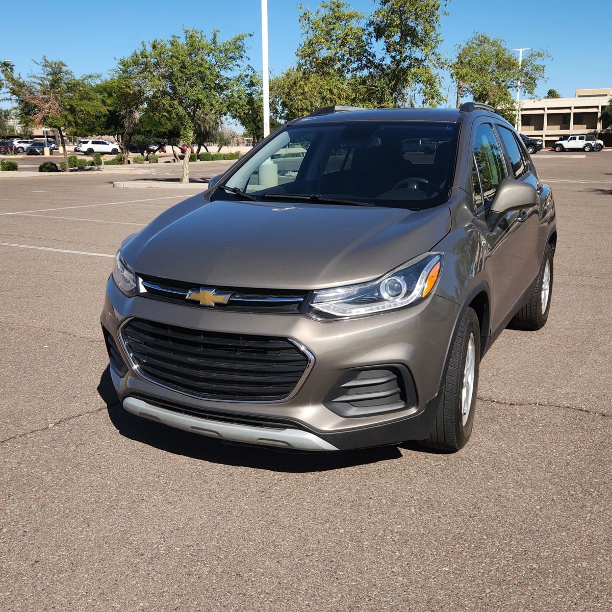 Used 2021 Chevrolet Trax LT w/ LT Convenience Package FWD image 2