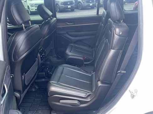 Used 2025 Jeep Grand Cherokee L Limited AWD/4WD image 19