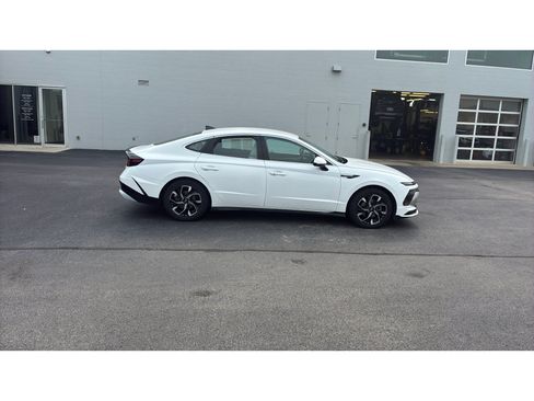 Used 2024 Hyundai Sonata SEL FWD image 8