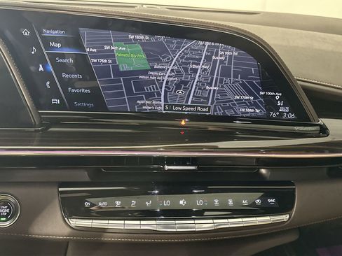 Used 2023 Cadillac Escalade Premium Luxury w/ Performance Package AWD/4WD image 21