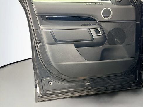 Certified 2025 Land Rover Discovery S AWD/4WD image 18