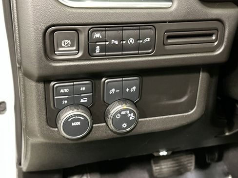 Used 2022 Chevrolet Tahoe LS image 17