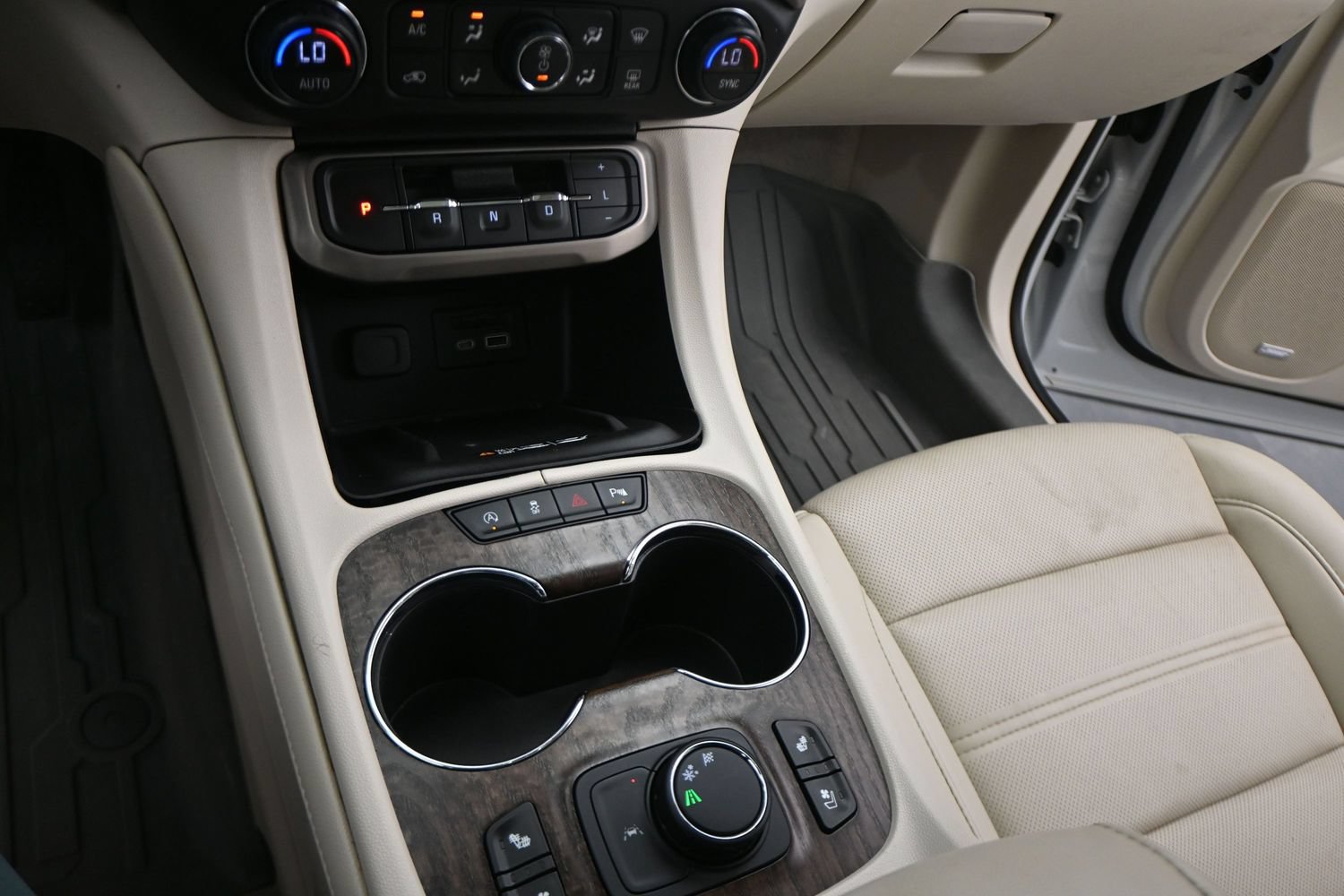 Used 2023 GMC Acadia Denali w/ Denali Ultimate Package FWD image 6