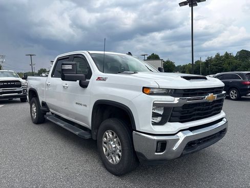 Used 2024 Chevrolet Silverado 2500 LT AWD/4WD image 8
