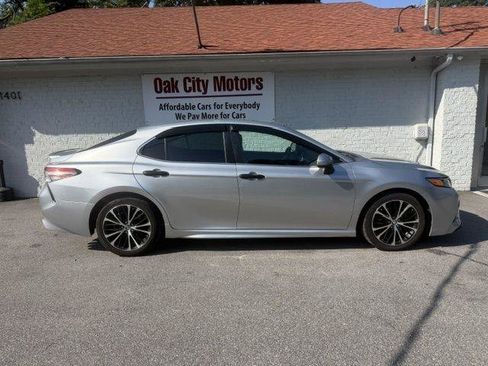 Used 2018 Toyota Camry SE FWD image 4
