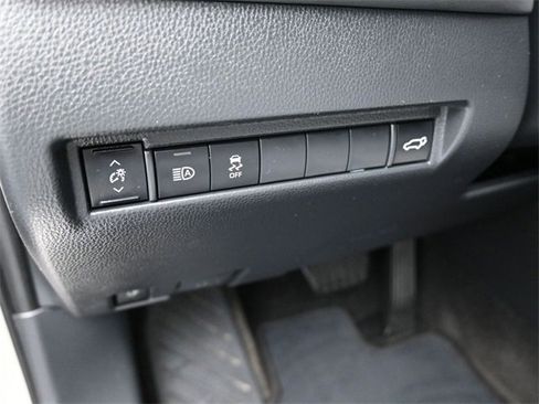 Used 2024 Toyota Venza LE image 13