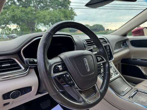 Used 2017 Lincoln Continental Select w/ Technology Package FWD image 22