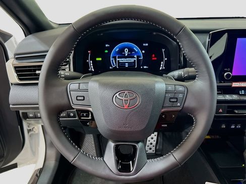 New 2026 Toyota Camry Hybrid FWD image 9