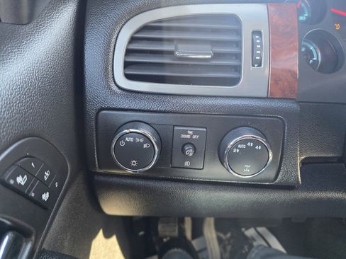 Used 2008 Chevrolet Avalanche LT image 12