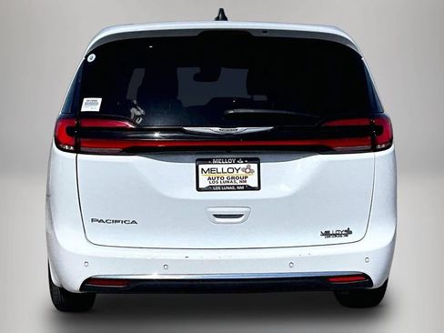Used 2023 Chrysler Pacifica Touring-L FWD image 5