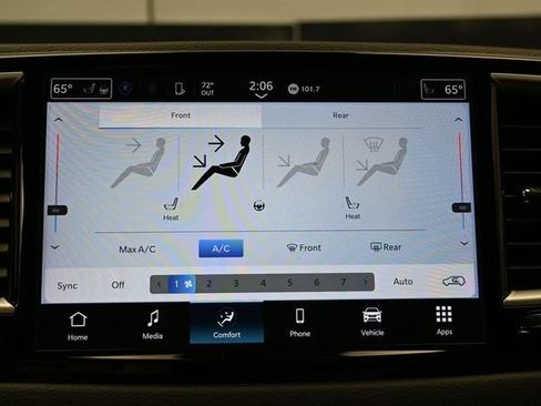 Certified 2024 Chrysler Pacifica Touring-L FWD image 38