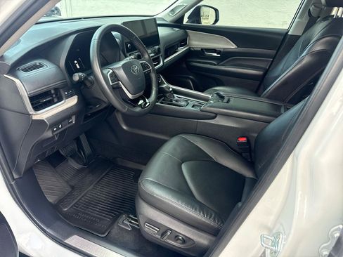 Used 2024 Toyota Grand Highlander AWD image 15
