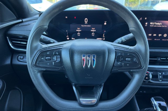 Used 2024 Buick Envista Preferred w/ Advanced Safety Package FWD image 26